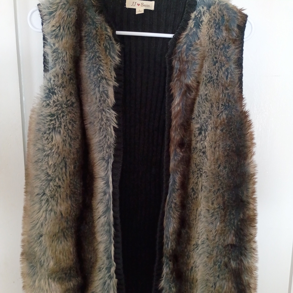 Jj Basics Tops - Faux Fur Vest in Brown and Black